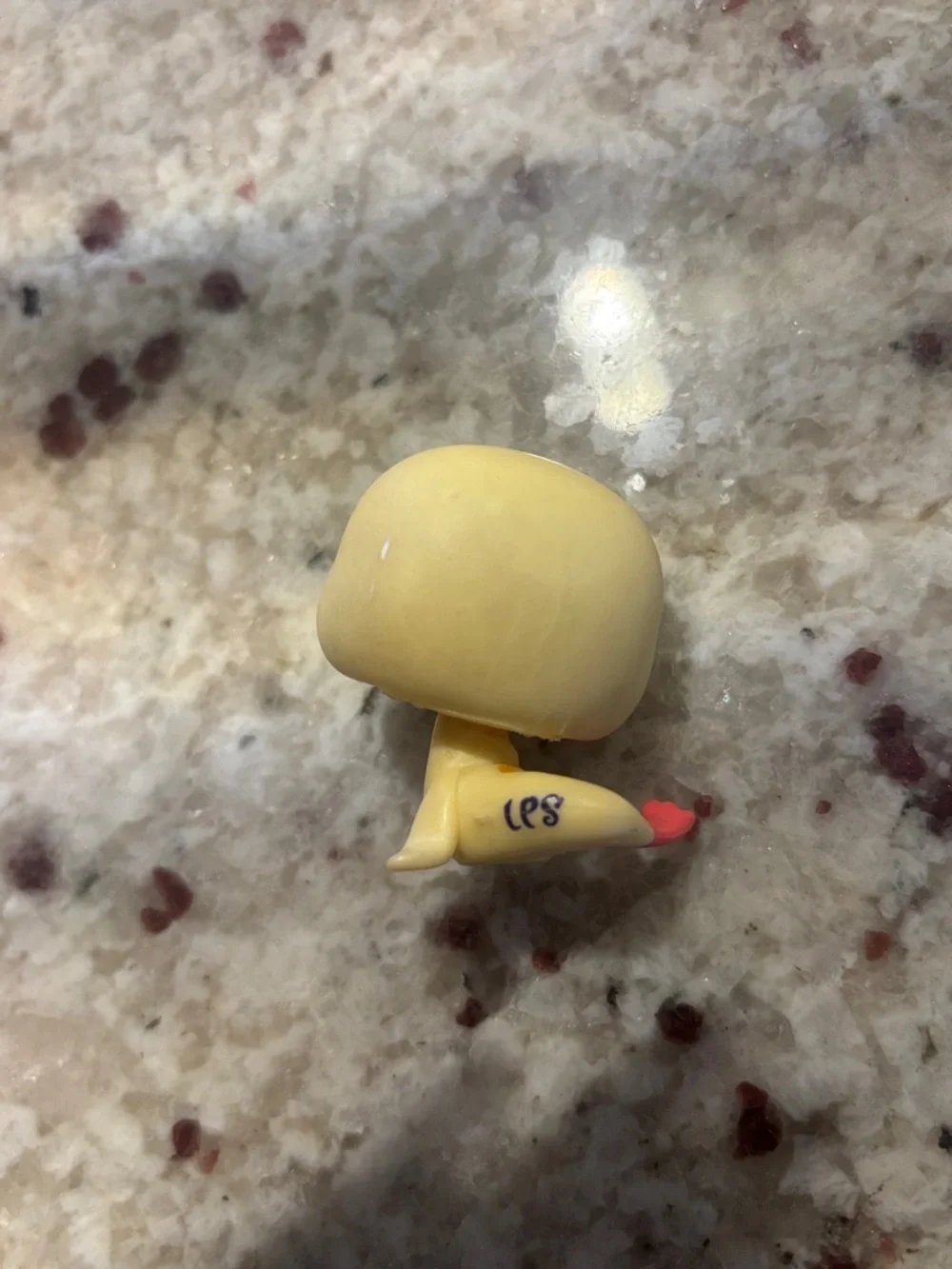 Littlest Pet Shop Cream Seal Figure with Blue Eyes and Pink Flipper